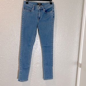 Barely worn, stretchy, skinny jeans. Very sexy